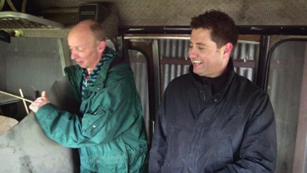 George Clarke's Amazing Spaces — s01e01 — Bus, Horsebox and Loo