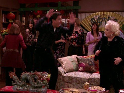 Everybody Loves Raymond — s08e08 — The Surprise Party