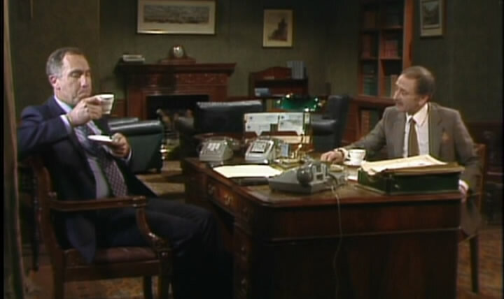 Yes Minister — s02e04 — The Greasy Pole