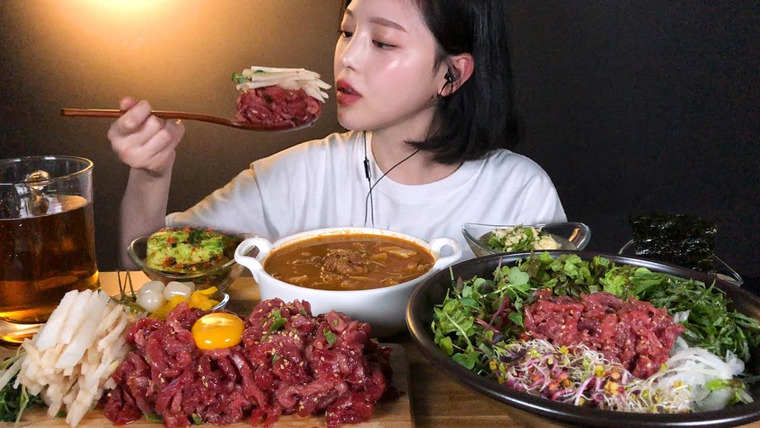 문복희 Eat with Boki — s01e103 — SUB)육회 잔뜩 쌓아놓고 먹방 육회비빔밥 된장찌개까지 리얼사운드 yukhoe (Korean-style raw beef) Bibimbap Mukbang ASMR