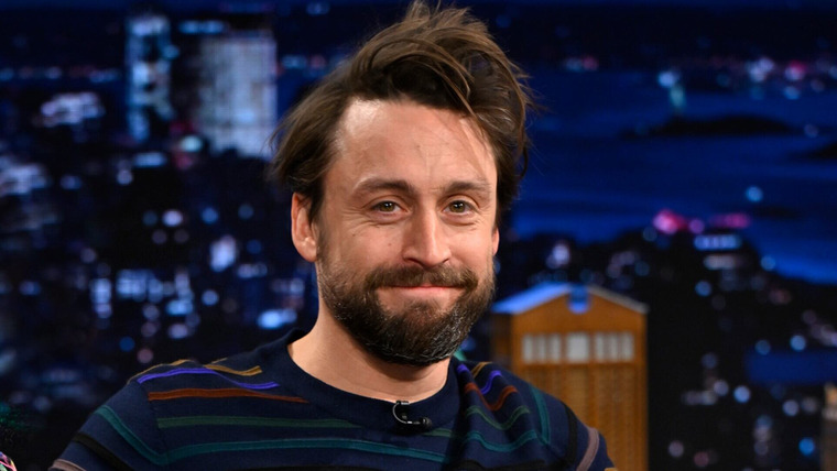 Ночное шоу с Джимми Фэллоном — s2025e20 — Kieran Culkin, Kenan Thompson, Marcello Hernández, Sharon Van Etten, The Attachment Theory