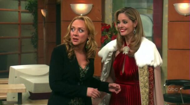 Элитное жилье — s01e10 — It's a Wonderful Christmas Carol on 34th Street