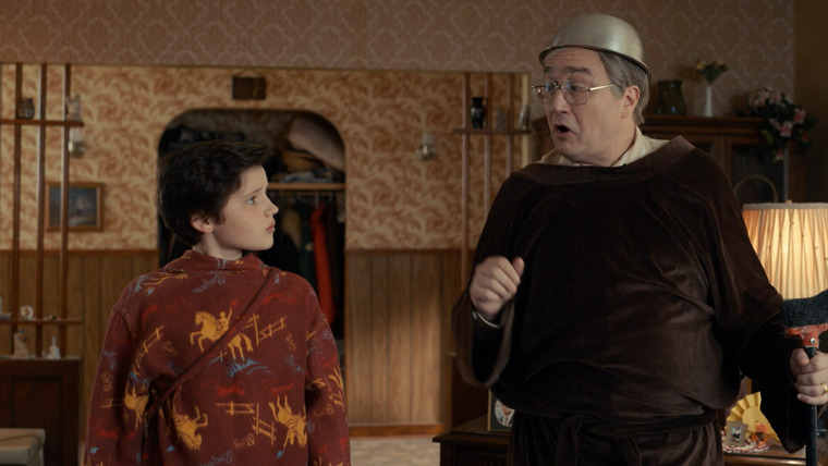 Сын Критча — s01e09 — Acting Normal