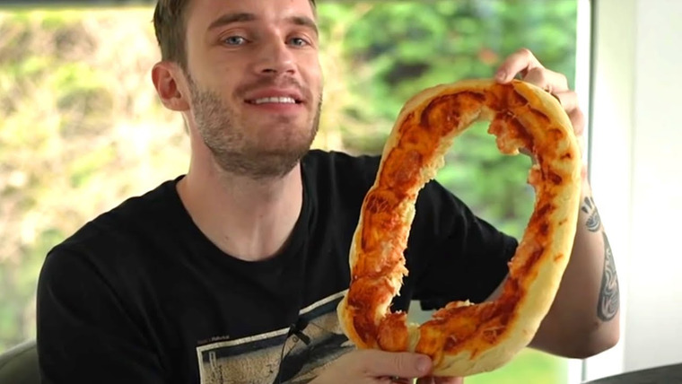 PewDiePie — s12e206 — THIS… Is How You're Supposed To Eat A Pizza…