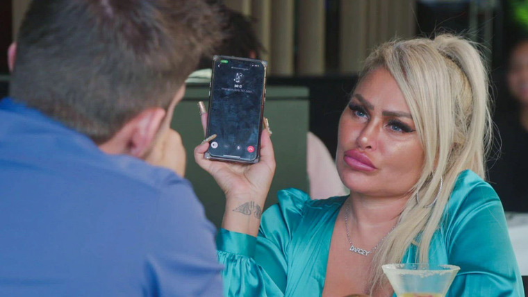 Darcey & Stacey — s04e08 — Roasted & Ghosted