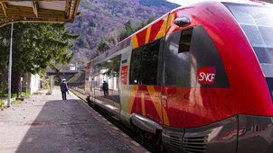 World's Most Scenic Railway Journeys — s02e04 — France - La Ligne de Cevenne