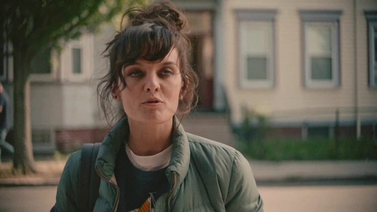 SMILF — s01e01 — A Box of Dunkies and Two Squirts of Maple Syrup