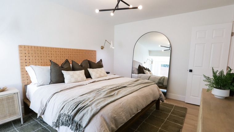 Christina on the Coast — s06e02 — Surf En Suite