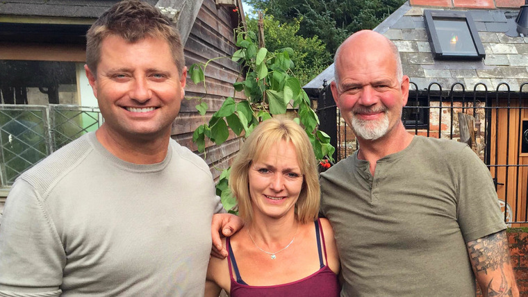 George Clarke's Amazing Spaces — s06e04 — Rare Caravan and a Dog House Conversion