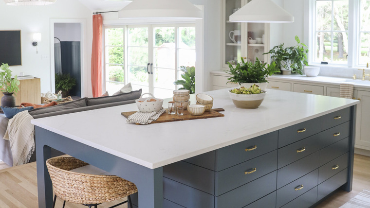 Farmhouse Fixer — s02e02 — East Coast Farmhouse, West Coast Vibes