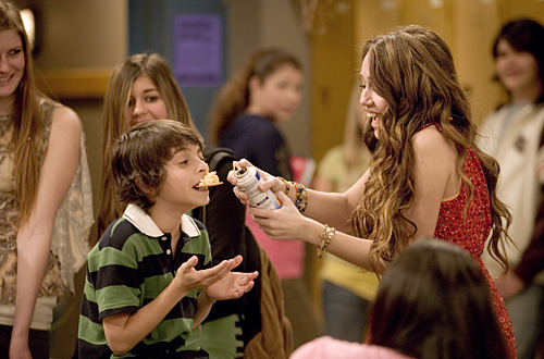 Hannah Montana — s02e01 — Me and Rico Down by the School Yard