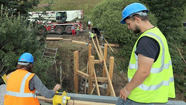 George Clarke's Amazing Spaces — s02e07 — Mobile Cinema, Caravan and Shipping Container
