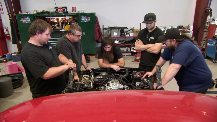 Fast N' Loud — s04e10 — Shelby Rent-a-Racer Resto (2)
