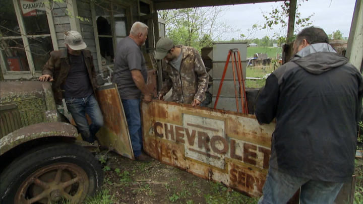 American Pickers: Best Of — s02e29 — All Signs Point to Picking