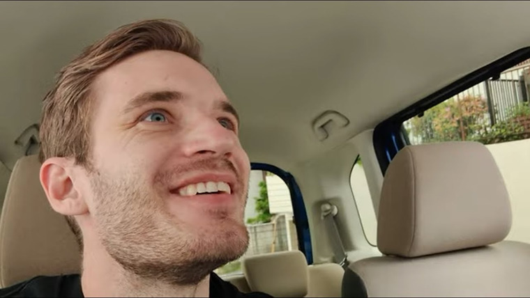 PewDiePie — s13e28 — First time driving in Japan…