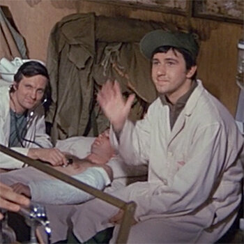 Чертова служба в госпитале Мэш — s01e01 — M*A*S*H - The Pilot