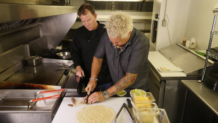 Diners, Drive-Ins and Dives — s2014e27 — Chicken Chowfest