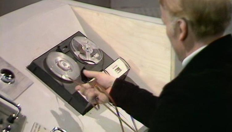 Доктор Кто — s12e17 — Revenge of the Cybermen, Part One
