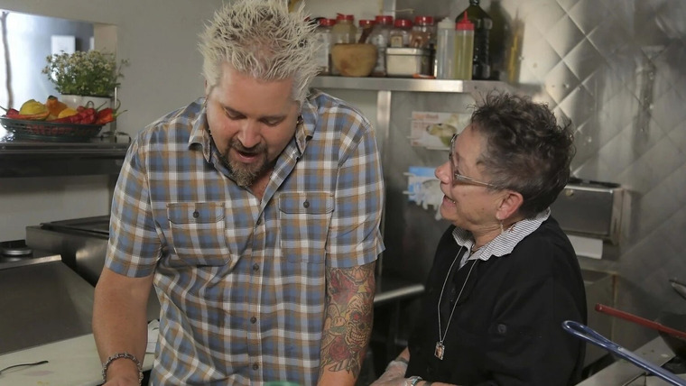 Diners, Drive-Ins and Dives — s2017e30 — Mom's Kitchen