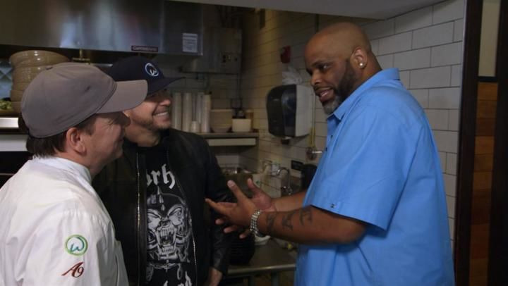Wahlburgers — s08e02 — Fry Me to the Moon