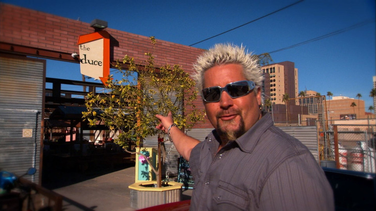 Diners, Drive-Ins and Dives — s2013e19 — From Pound Cake to Pot Pie