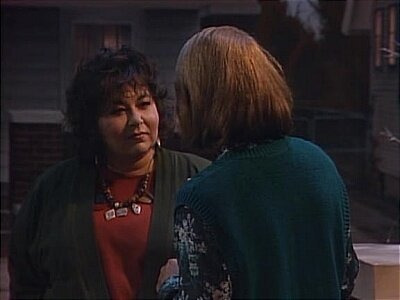 Roseanne — s02e09 — We Gather Together