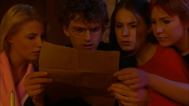 Het Huis Anubis — s01e85 — De doodskist van Dracula