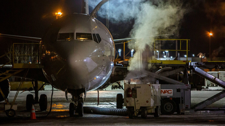 Ice Airport Alaska — s01e04 — Coronavirus Crisis