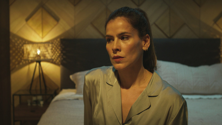 Romina Poderosa — s01e28 — Sergio empieza a sentir el desconsuelo de la muerte de Romina y visita su tumba