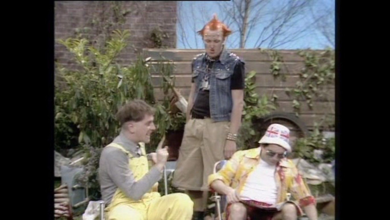 The Young Ones — s02e06 — Summer Holiday