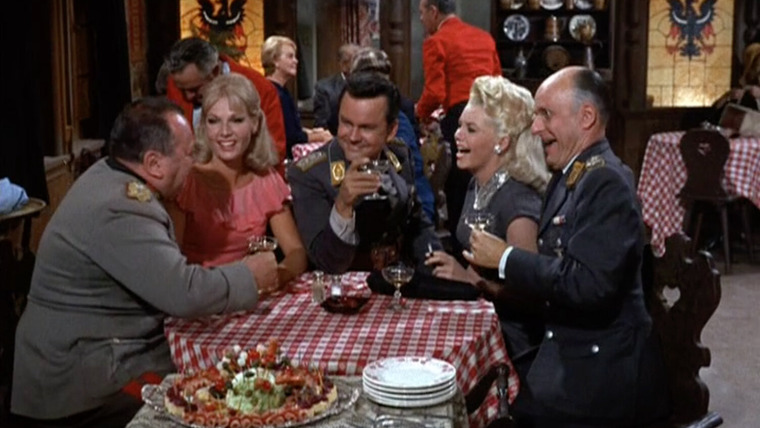 Hogan's Heroes — s01e10 — Top Hat, White Tie and Bomb Sight