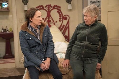Roseanne — s10e06 — No Country for Old Women