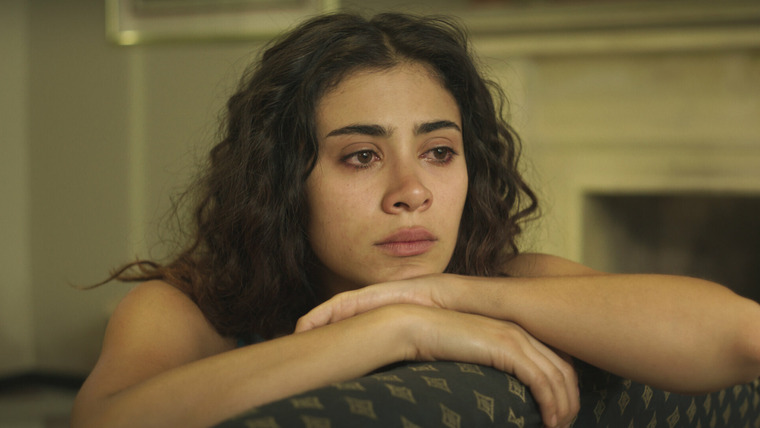 Romina Poderosa — s01e04 — Familiares y amigos de Romina lamentas su muerte en el funeral
