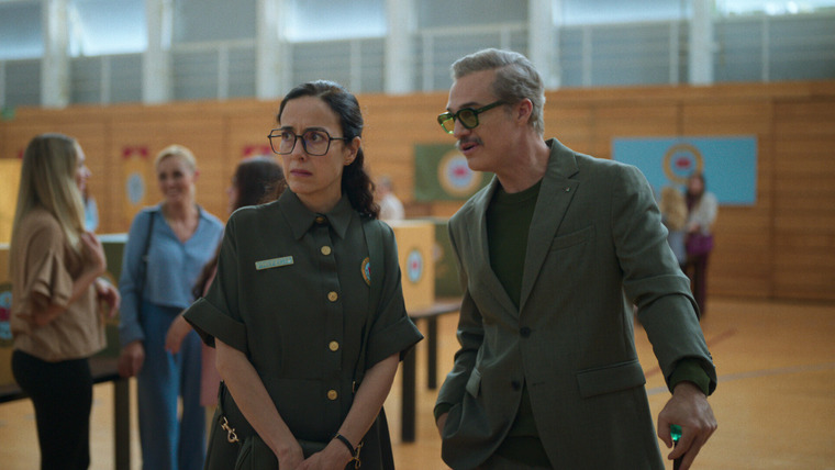Змеи и лестницы — s01e07 — Secreto y discreción
