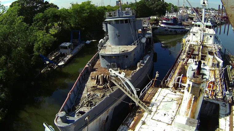 Salvage Dawgs — s02e09 — Salvaging Items from an Old Navy Ship in Norfolk, VA into Repurposed Goods
