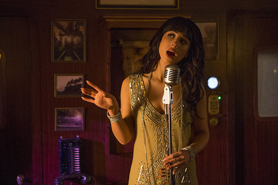 Doctor Who — s08 special-4 — Foxes performs 'Don't Stop Me Now' on board the Orient Express