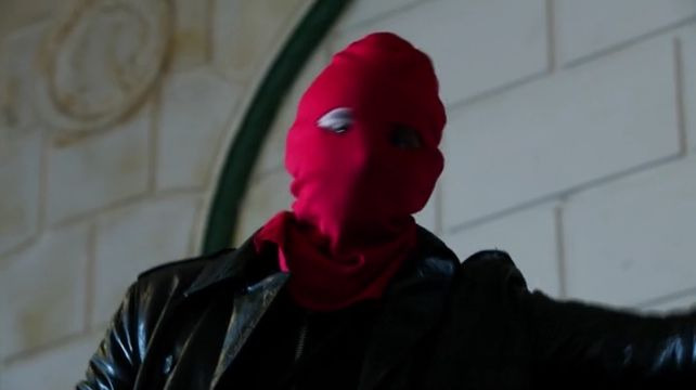 Gotham — s01e17 — Red Hood