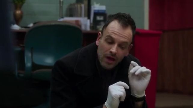 Элементарно — s02e19 — The Many Mouths of Aaron Colville