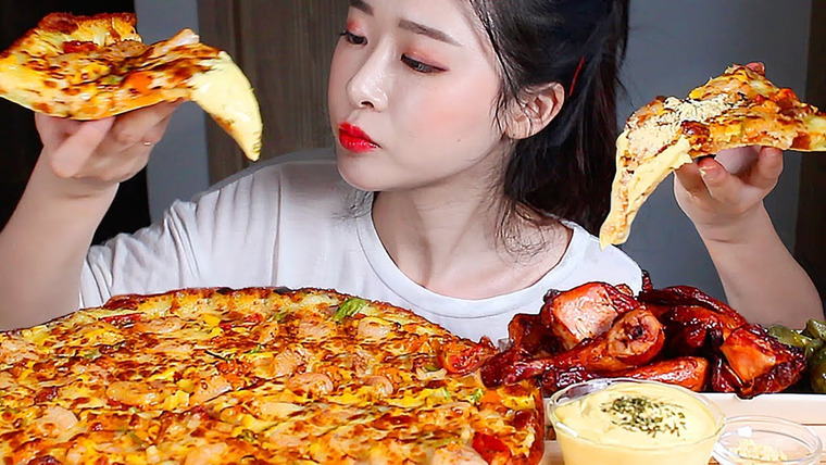 푸메 Fume — s01e79 — Морепродукты пицца Запеченная курица ASMR Mukbang Eating Show