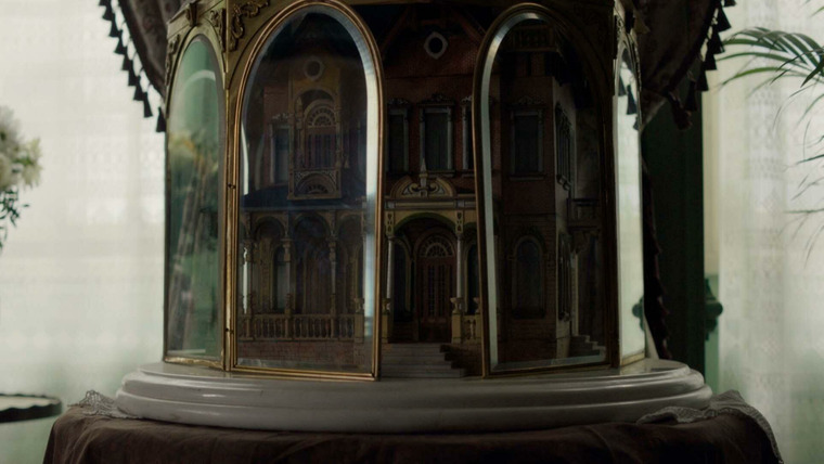 Цветы на чердаке: Начало — s01e01 — Part 1: The Marriage