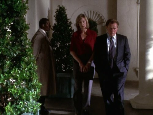 The West Wing — s03e05 — War Crimes