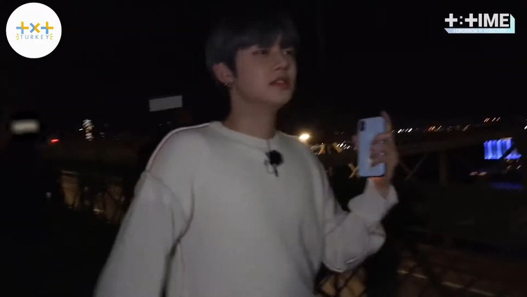 T: TIME — s2019e223 — Exciting YEONJUN at the Brooklyn bridge