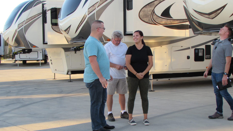 Going RV — s06e14 — A Full-Time RV for Five