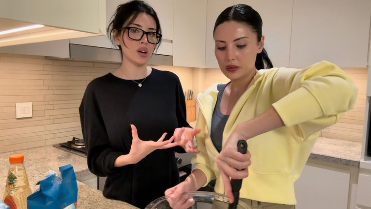 Sabandliz — s01e22 — MAKING PANCAKES AND DISCUSSING OUR CHILDHOOD (TW)