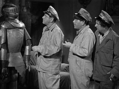 The Three Stooges — s16e01 — The Ghost Talks