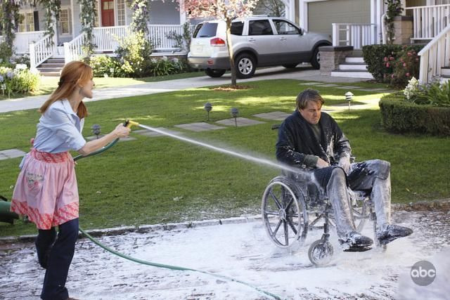 Desperate Housewives — s06e13 — How About a Friendly Shrink?