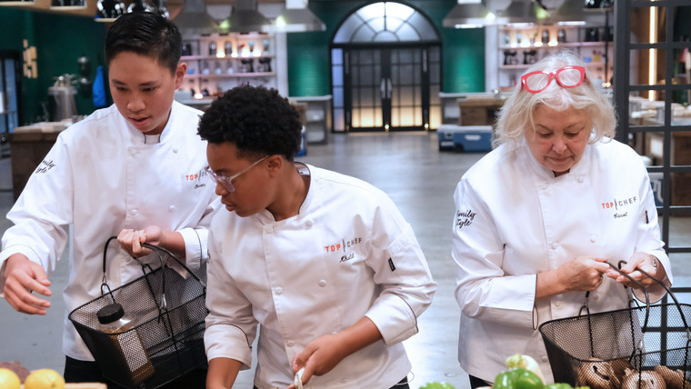 Top Chef Family Style — s01e03 — No Pig Skins Allowed