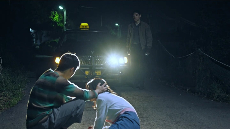 Таксист — s01e14 — The Rainbow Transport Team In Danger/Do Ki Chases Down Baek Sung Mi