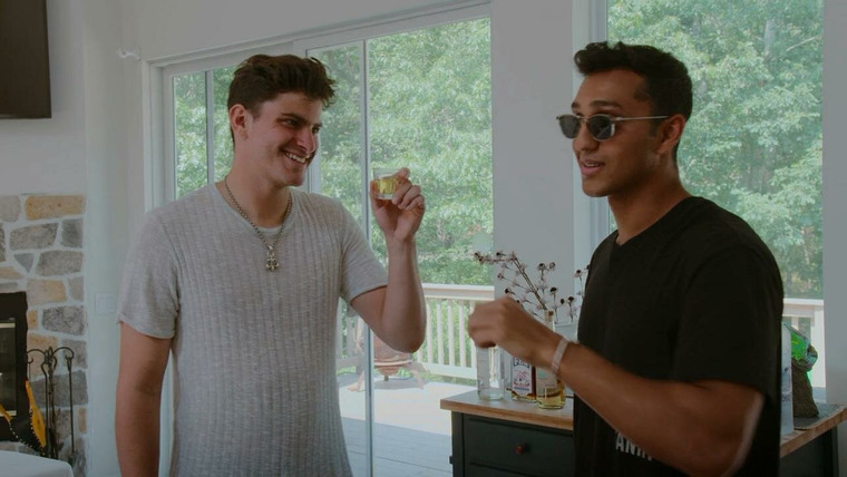 Forever Summer: Hamptons — s01e02 — The Summer With Stars, Stripes, and Chicken Fights