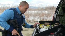 Полицейские на Аляске — s04e20 — Too Much Pot